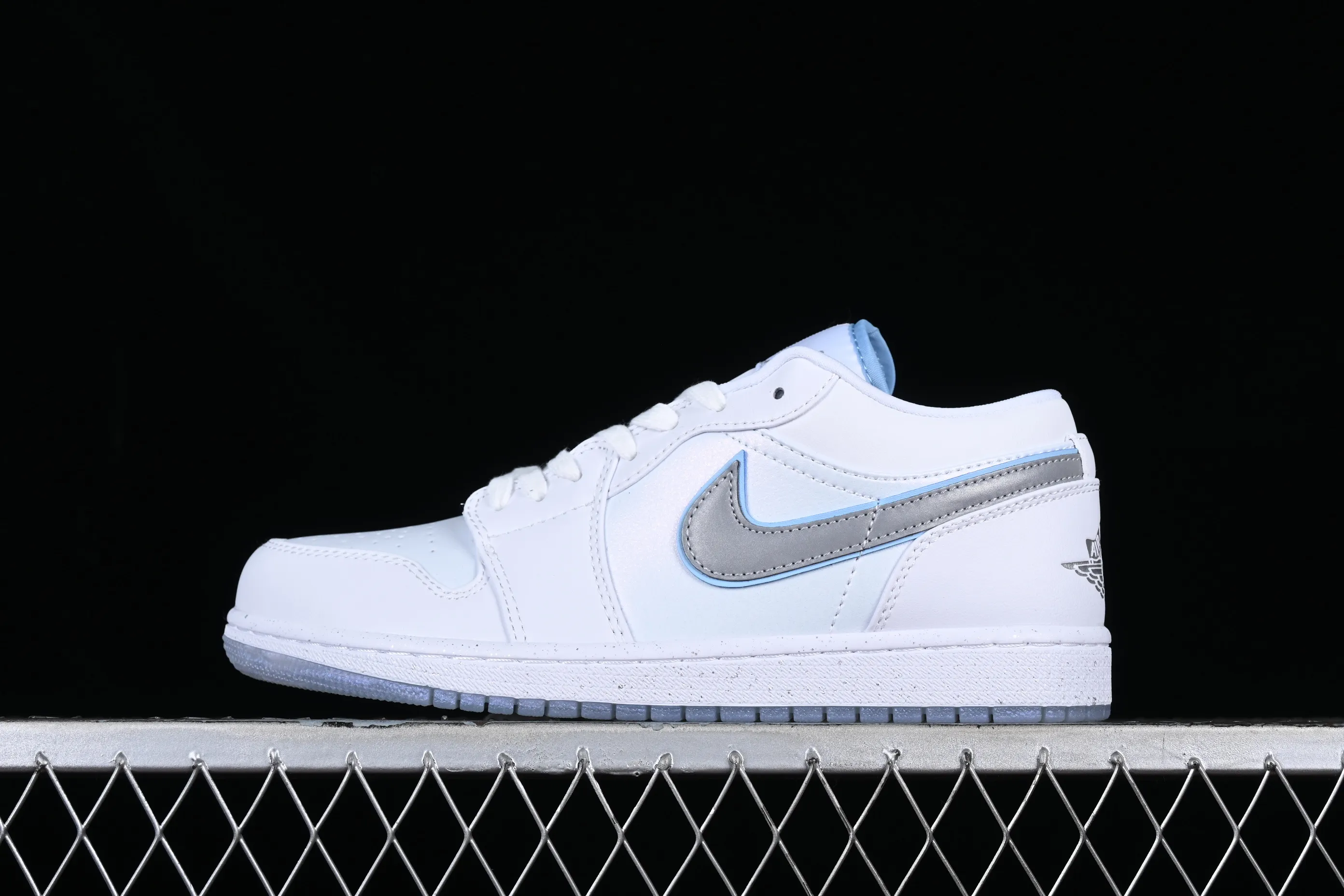 All categories Air Jordan Jordan series basketball shoes Air Jordan 1 Low Z version Air Jordan 1 Low "Dare To Fly" AJ1 Joe 1 Silver Cultural low-top casual sneakers FB1874-101